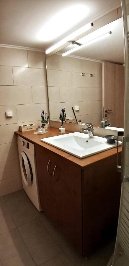 Modern Home, 6' From The Metro Athens