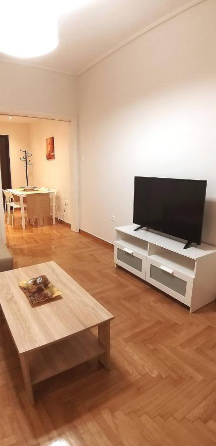 Modern Home, 6' From The Metro Apartment